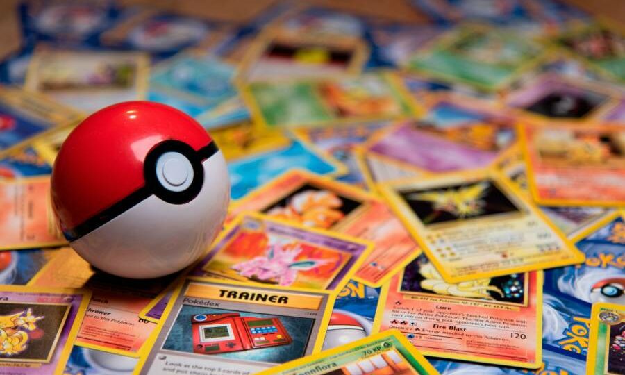 pokeball poser sur cartes pokemeons