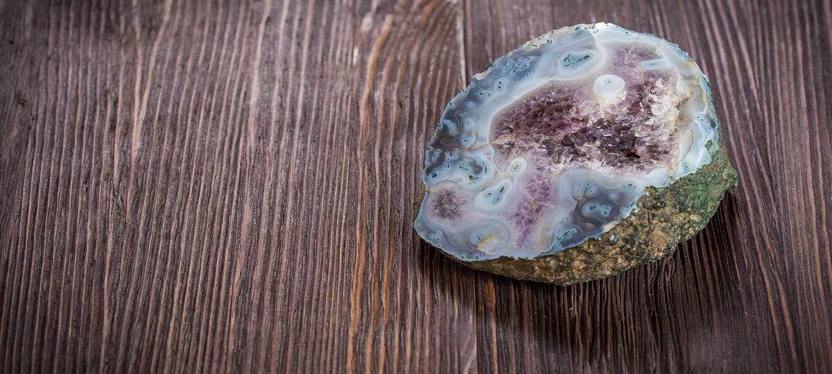 Geode-en-pierre-naturelle