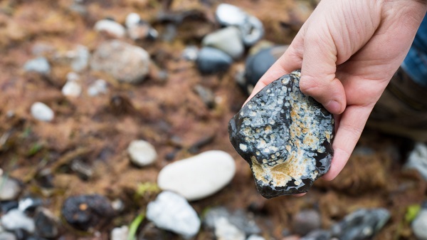 Geode-en-pierre-naturelle-origine