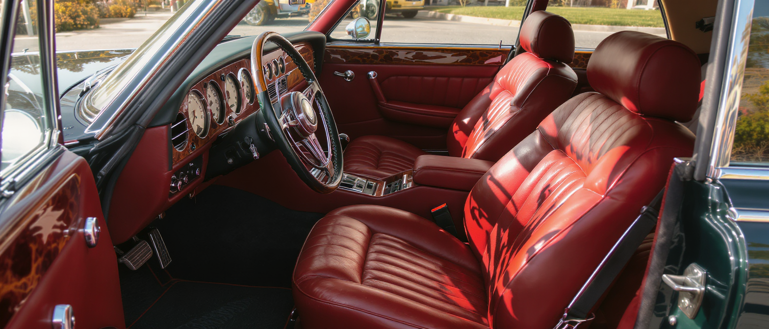 découvrez le nouveau cuir innovant présenté par bentley, un symbole ultime du luxe et de l'élégance, alliant savoir-faire exceptionnel et design raffiné pour sublimer l'expérience automobile.