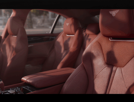 découvrez le nouveau cuir innovant présenté par bentley, alliance parfaite de luxe et d'élégance. raffinement, confort et savoir-faire inégalé pour sublimer chaque trajet.