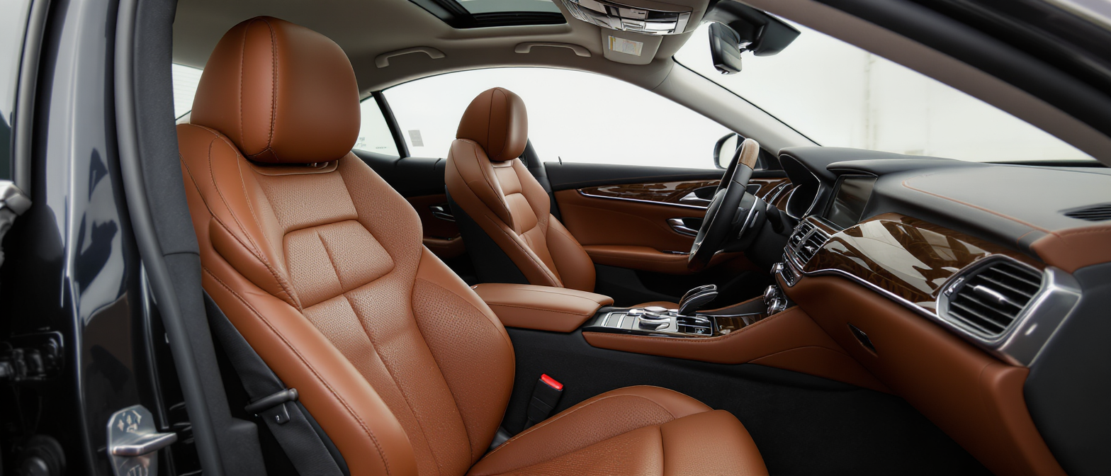 découvrez comment préserver la beauté et la longévité du cuir dans les voitures de luxe grâce à des astuces professionnelles d’entretien et des conseils experts pour des intérieurs automobiles impeccables.
